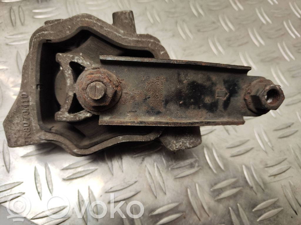 Volvo V70 Engine mount bracket 