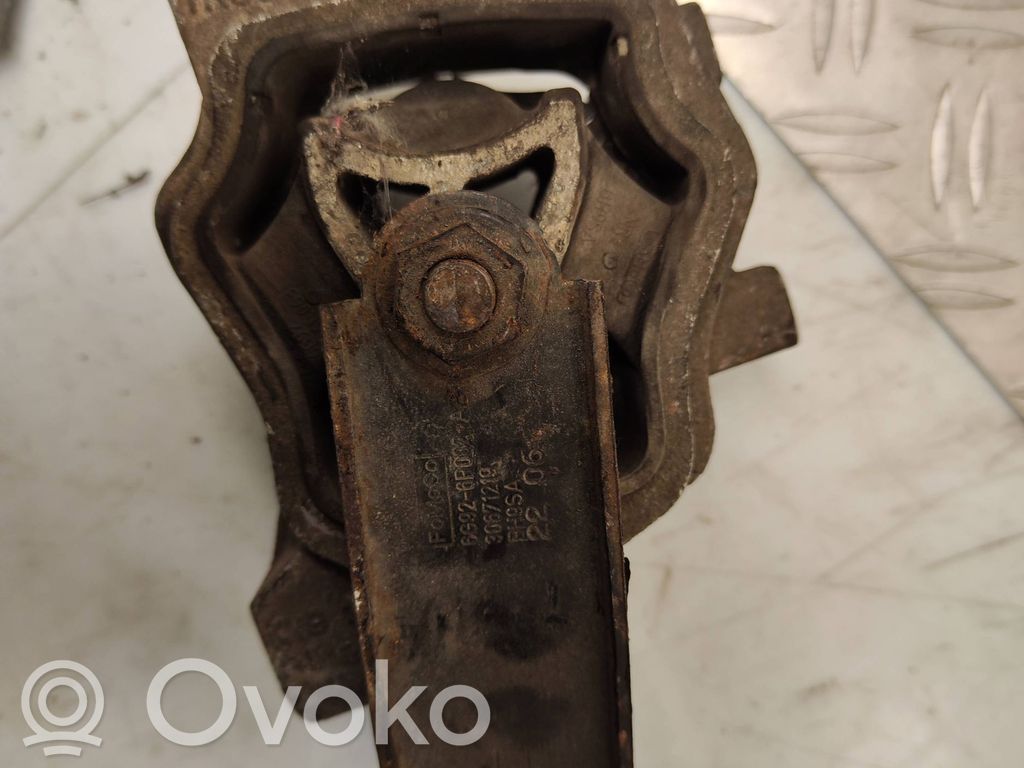 Volvo V70 Engine mount bracket 
