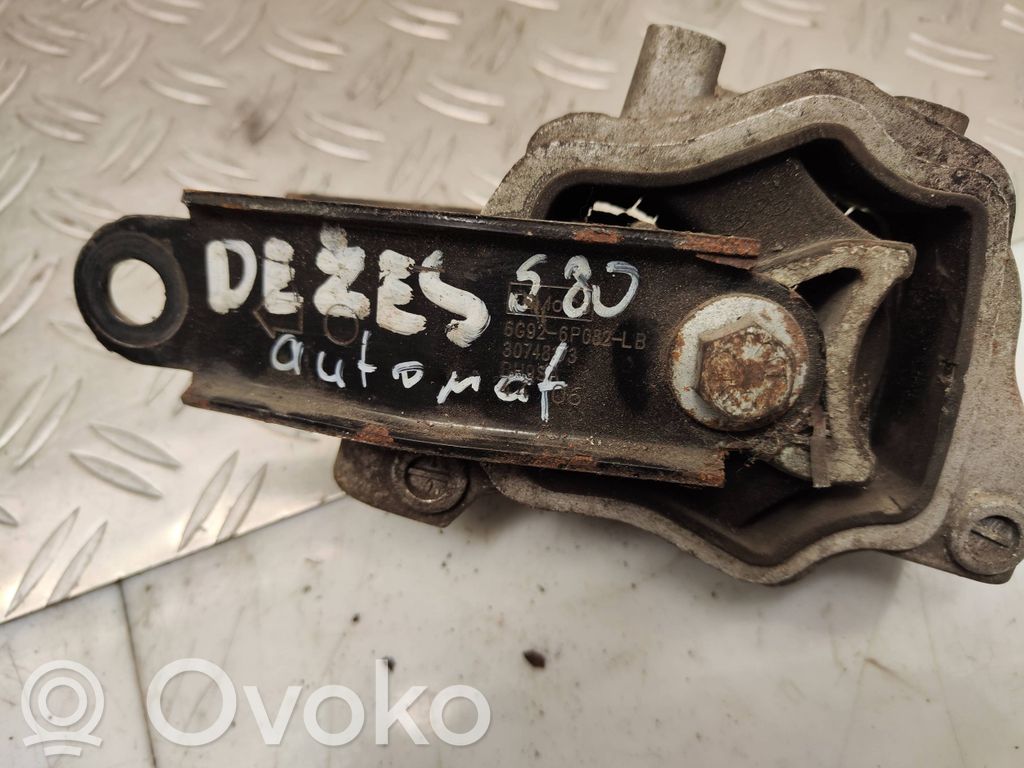 Volvo V70 Engine mount bracket 