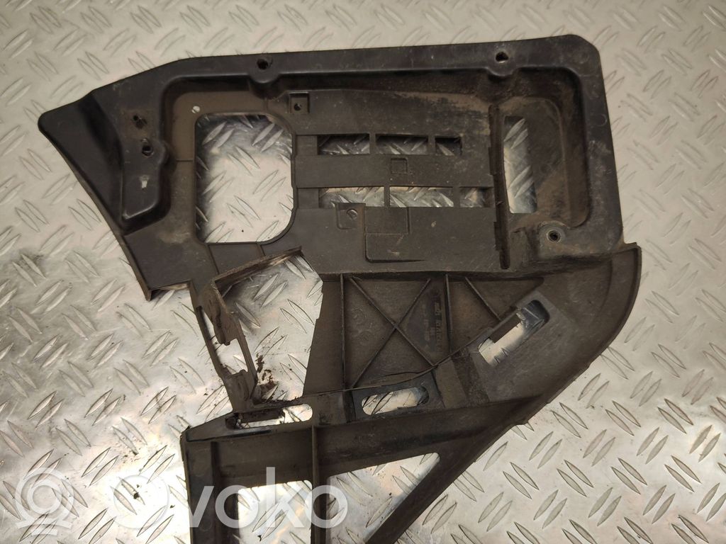 Rear bumper mounting bracket   AM2117E850
