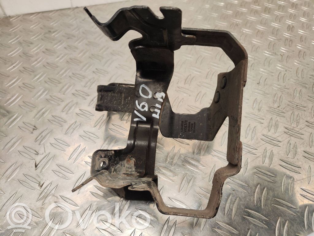 Volvo V60 Power steering pump mounting bracket 