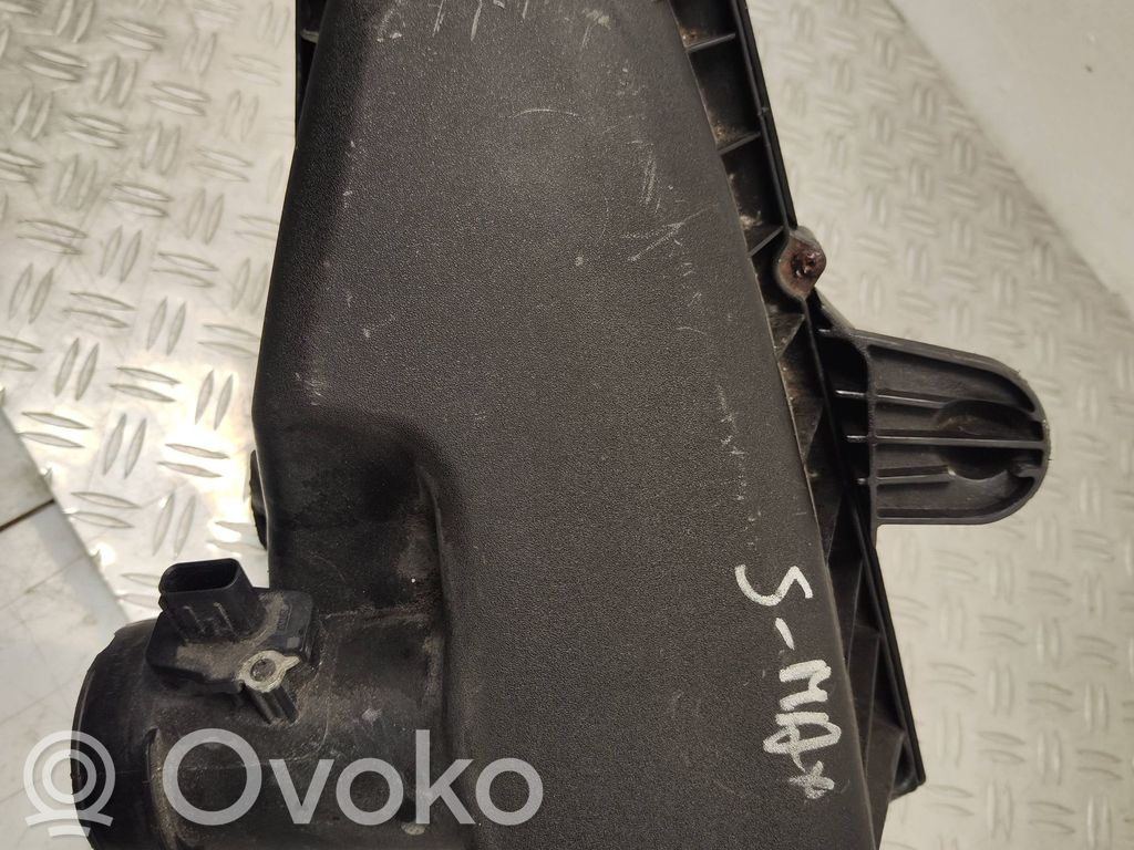 Air filter box   8V2112B579AA