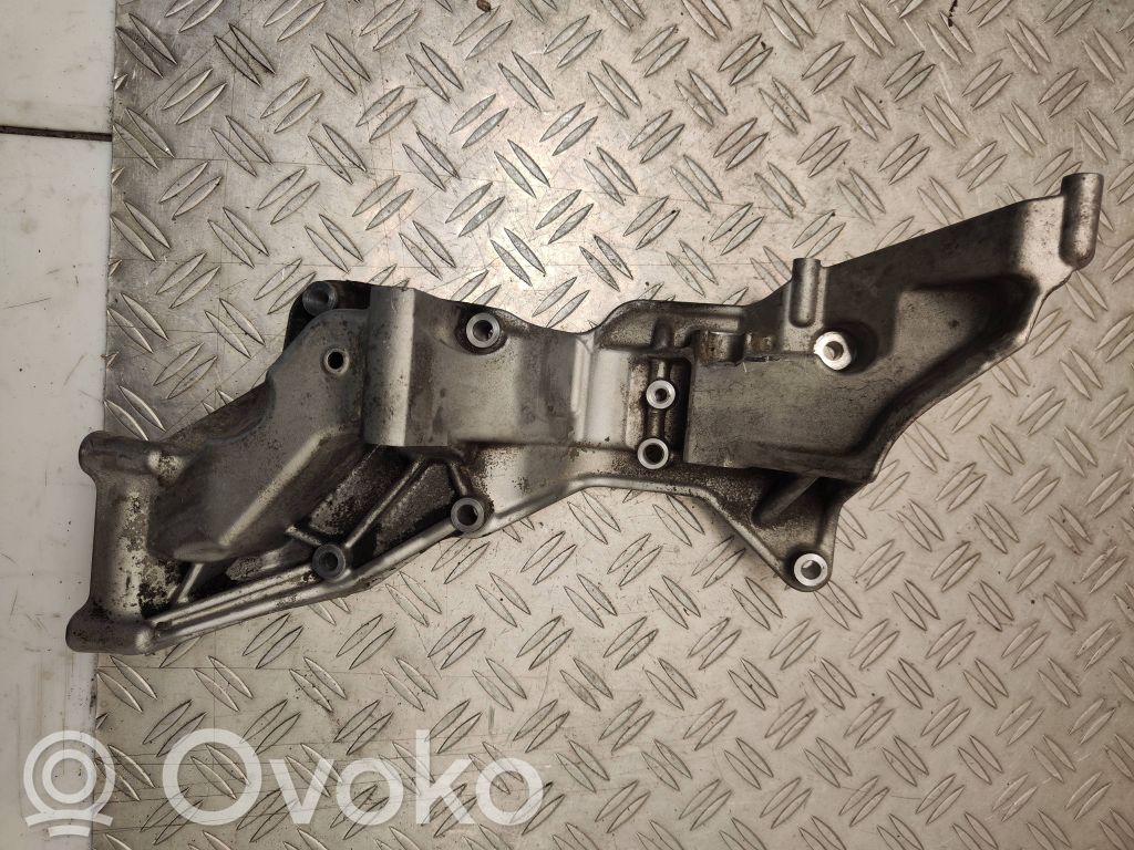 Volvo V60 Generatoriaus kronšteinas 