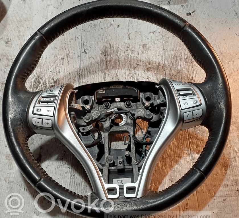Nissan X-Trail T32 Ohjauspyörä 