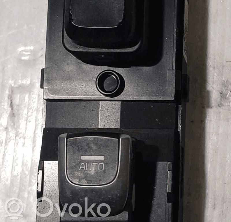 Electric window control switch   93581D4120