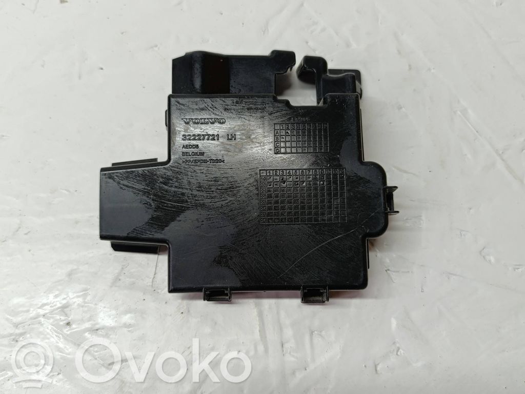 Volvo V60 Front bumper mounting bracket 