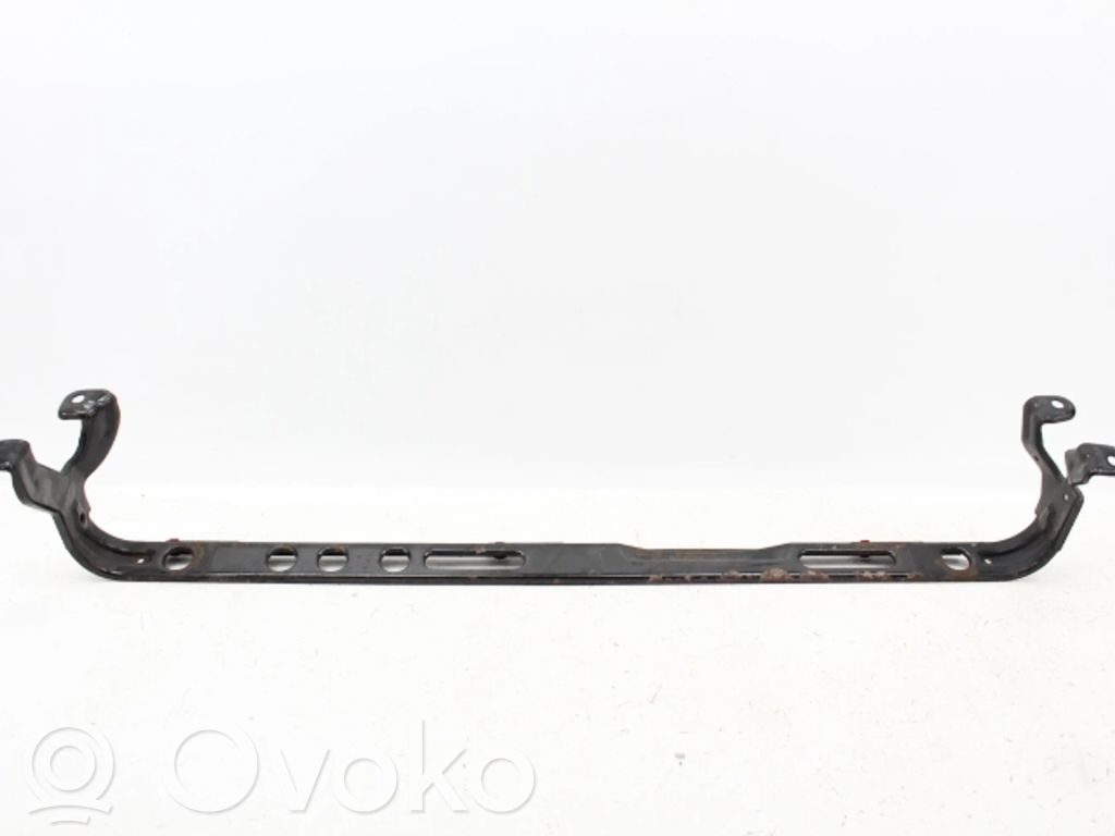 Ford Focus Apatinė dalis radiatorių panelės (televizoriaus) 