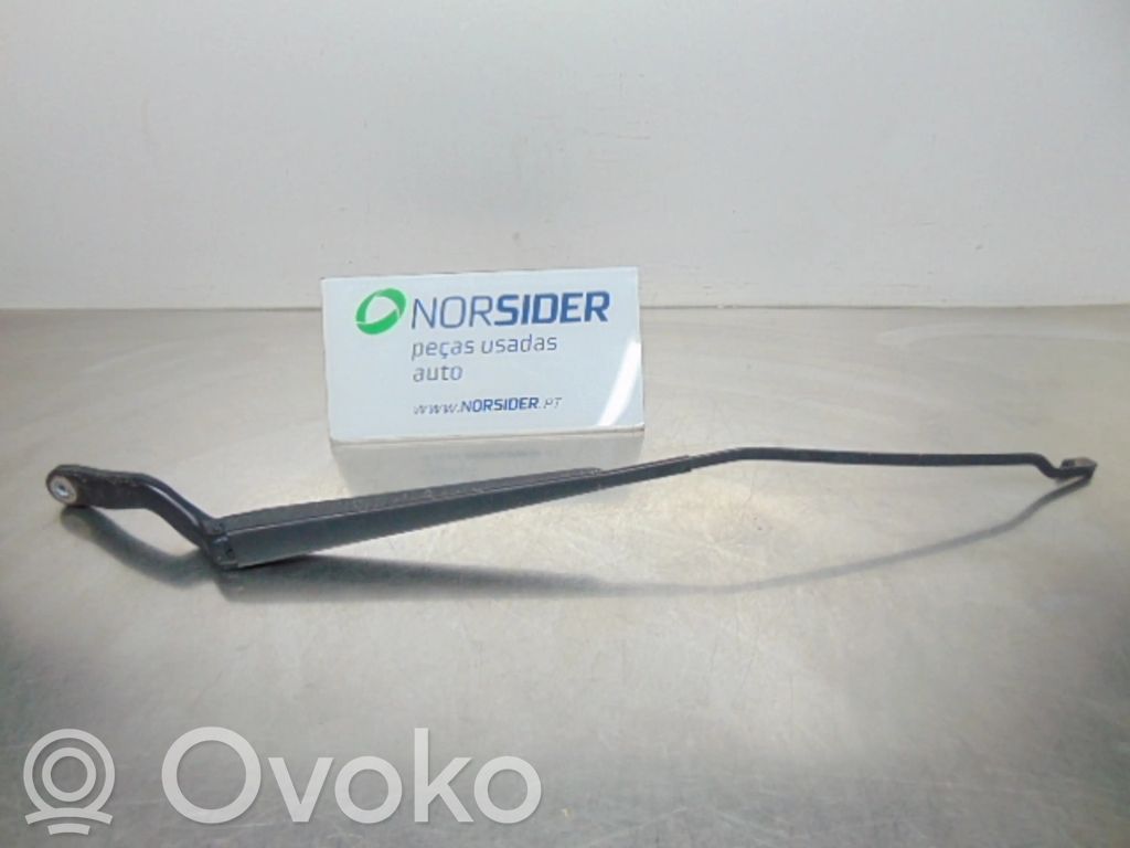 Ford Fiesta Front wiper blade arm 