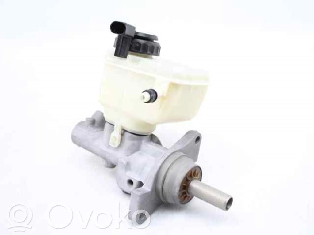 Volkswagen Golf VI Master brake cylinder 