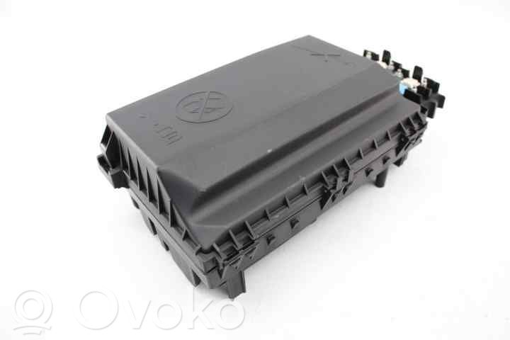 Opel Astra J Fuse module 