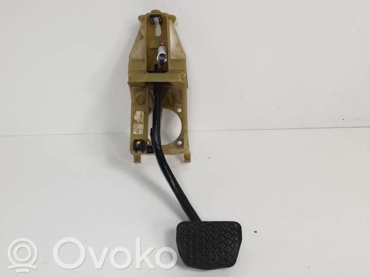 Pedal de freno   35106752517