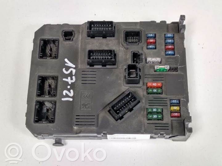 Audi A6 S6 C5 4B Fuse module 