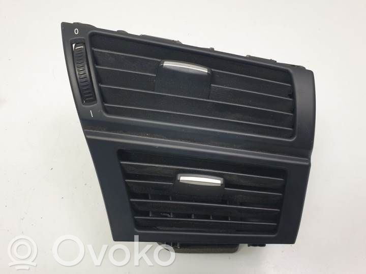 Grille d'aération centrale   011778402