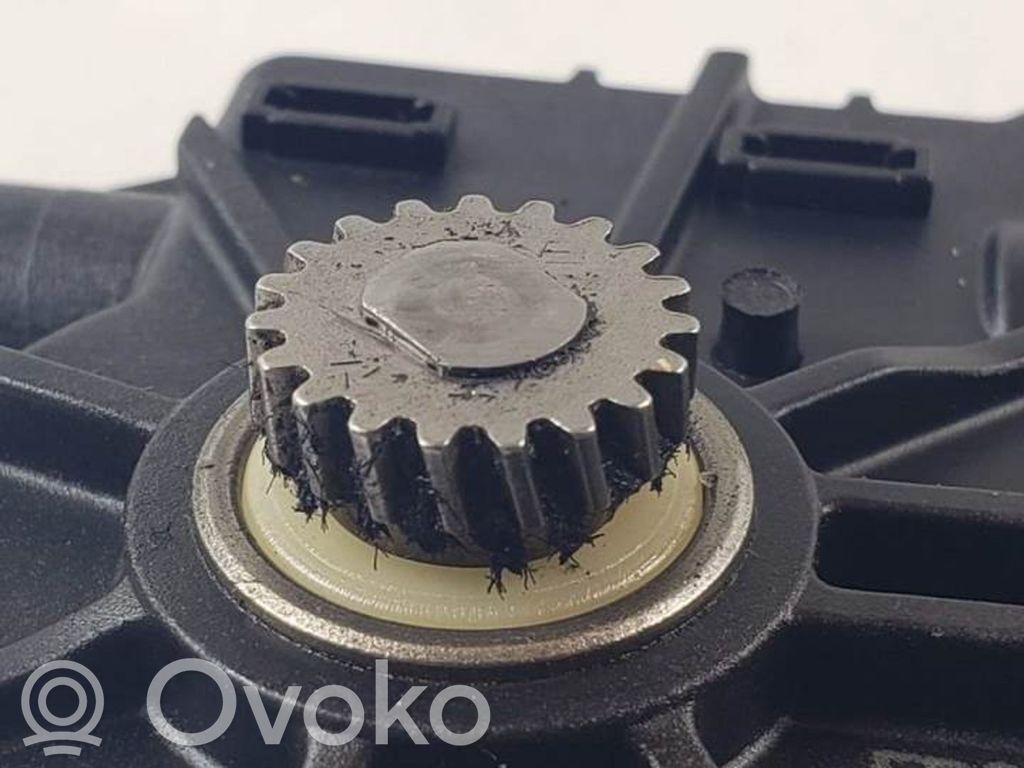 Instalacja szyberdachu elektrycznego   070612396