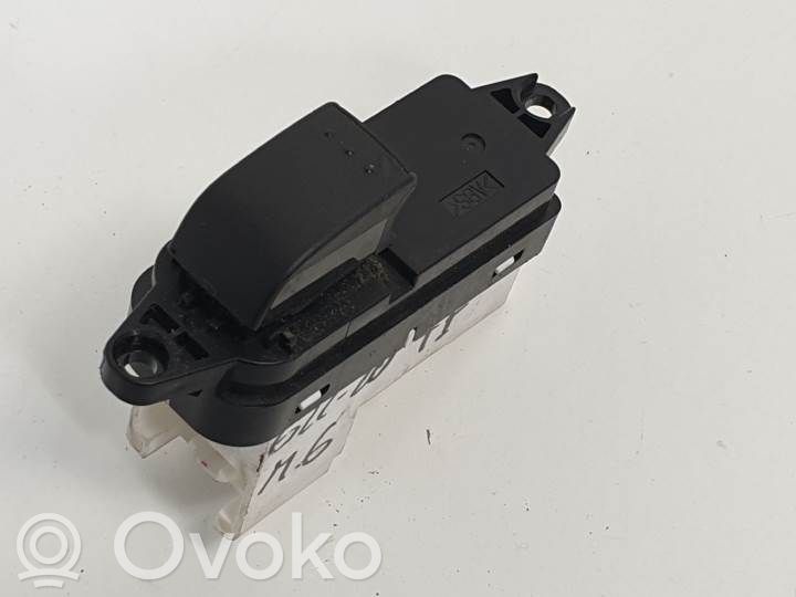 Interruptor del elevalunas eléctrico   GP9F66380