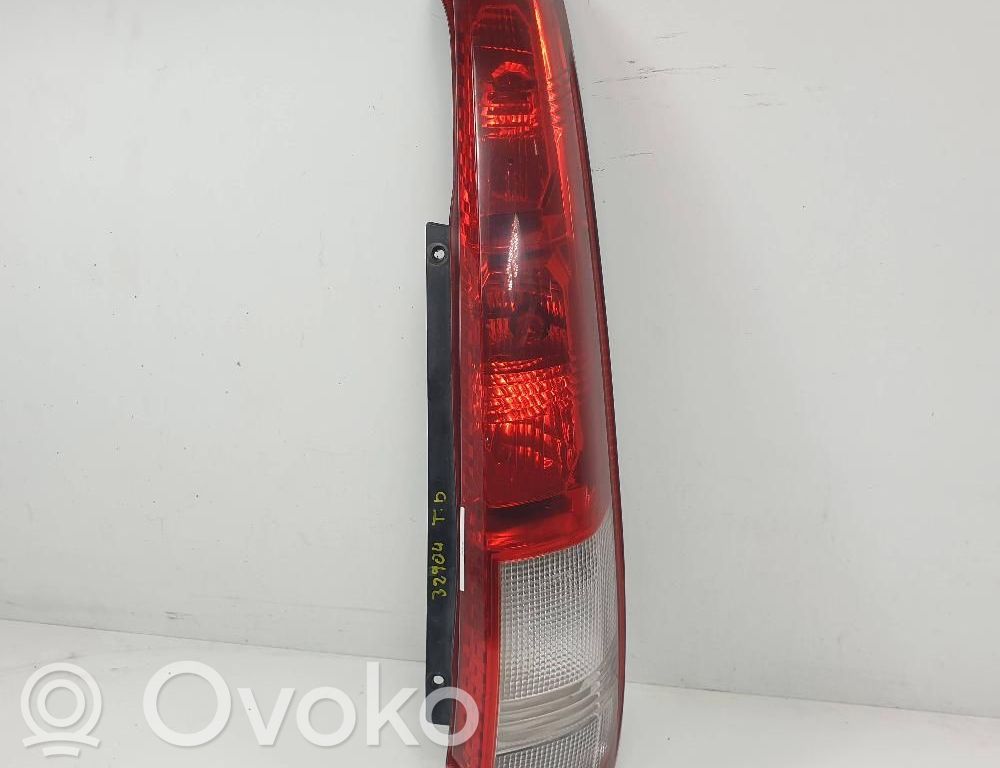 Nissan X-Trail T30 Lampa tylna 
