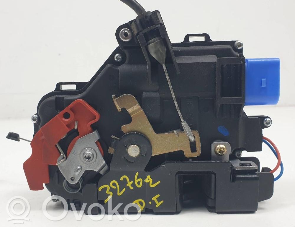 Volkswagen Touran I Etuoven lukko