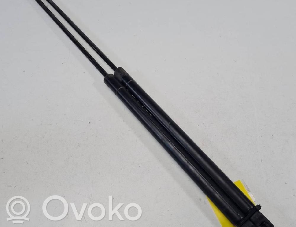 Volvo S40, V40 Vérin de capot arrière