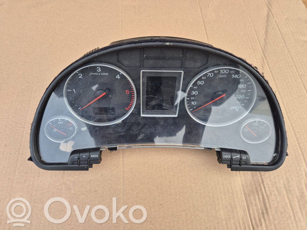 Audi A4 S4 B6 8E 8H Licznik / Prędkościomierz 