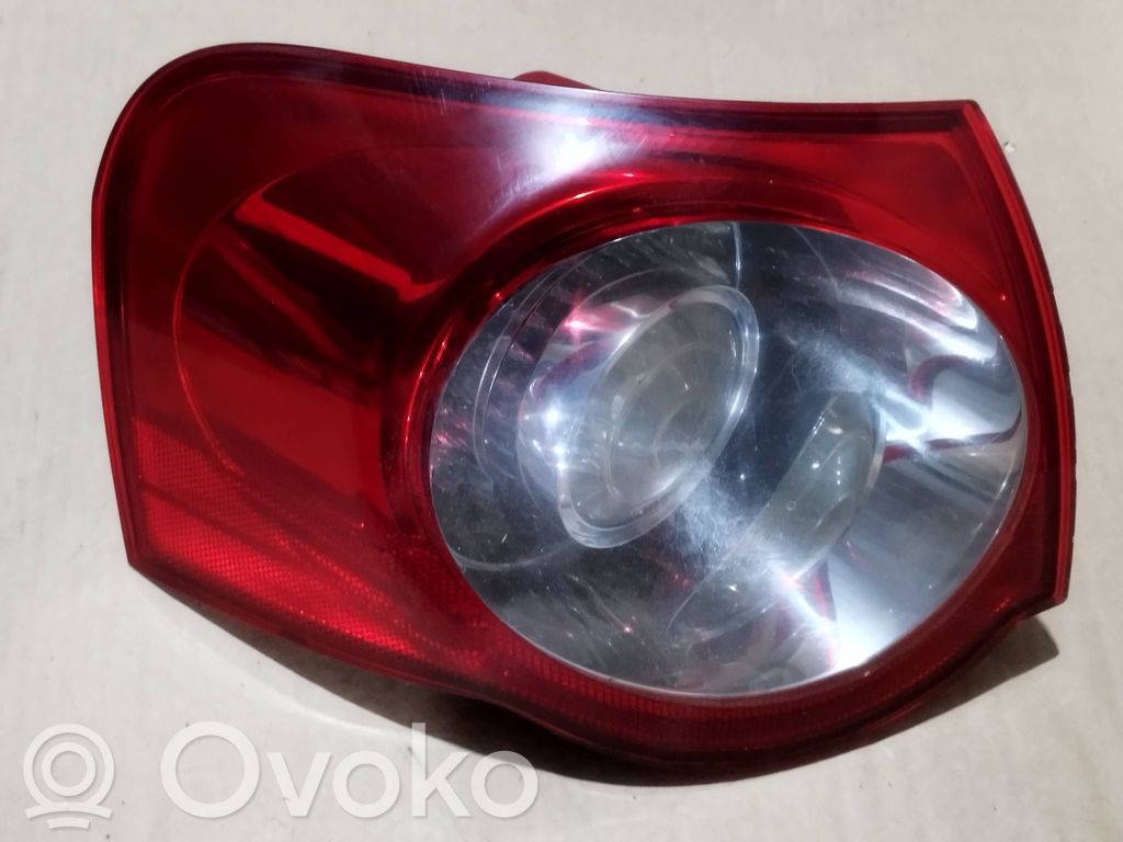 Volkswagen PASSAT B6 Lampa tylna 