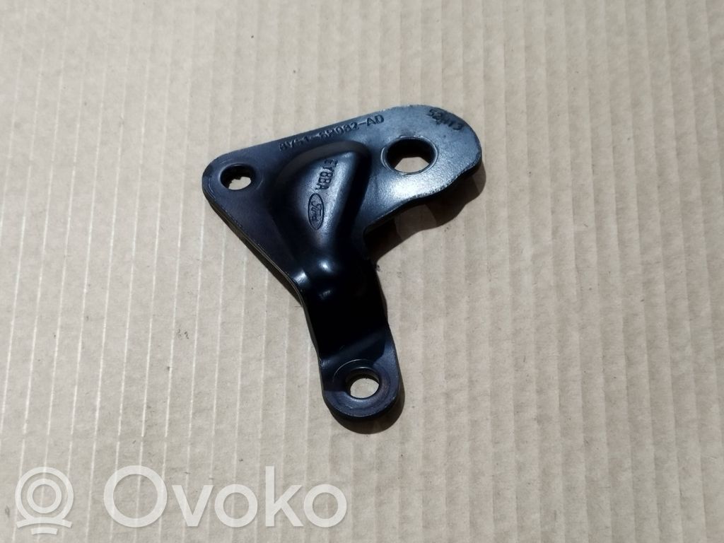 Engine mount bracket   8V516P082AD