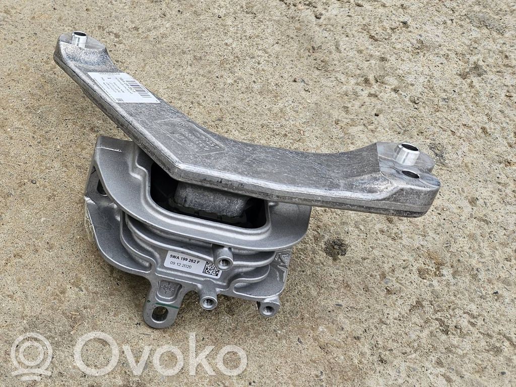 Audi Q3 F3 Engine mount bracket 
