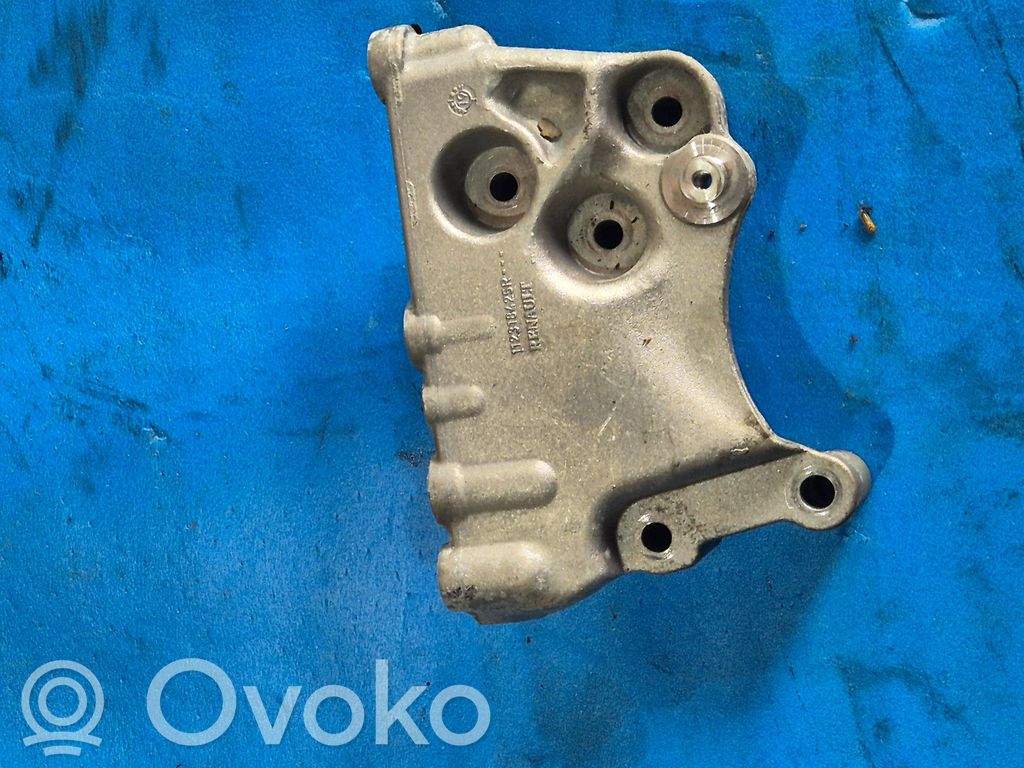 Dacia Duster Engine mounting bracket 