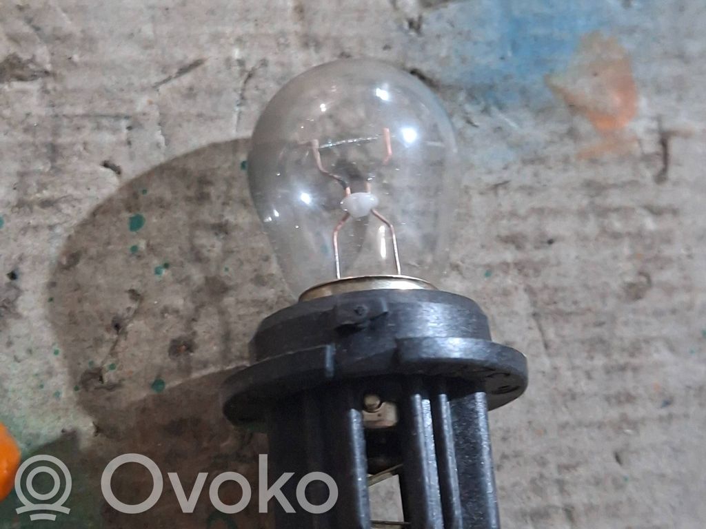 Mercedes-Benz ML W164 Cubierta del soporte de la lámpara de la luz trasera 