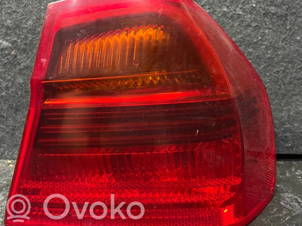 Rear/tail lights   6937458