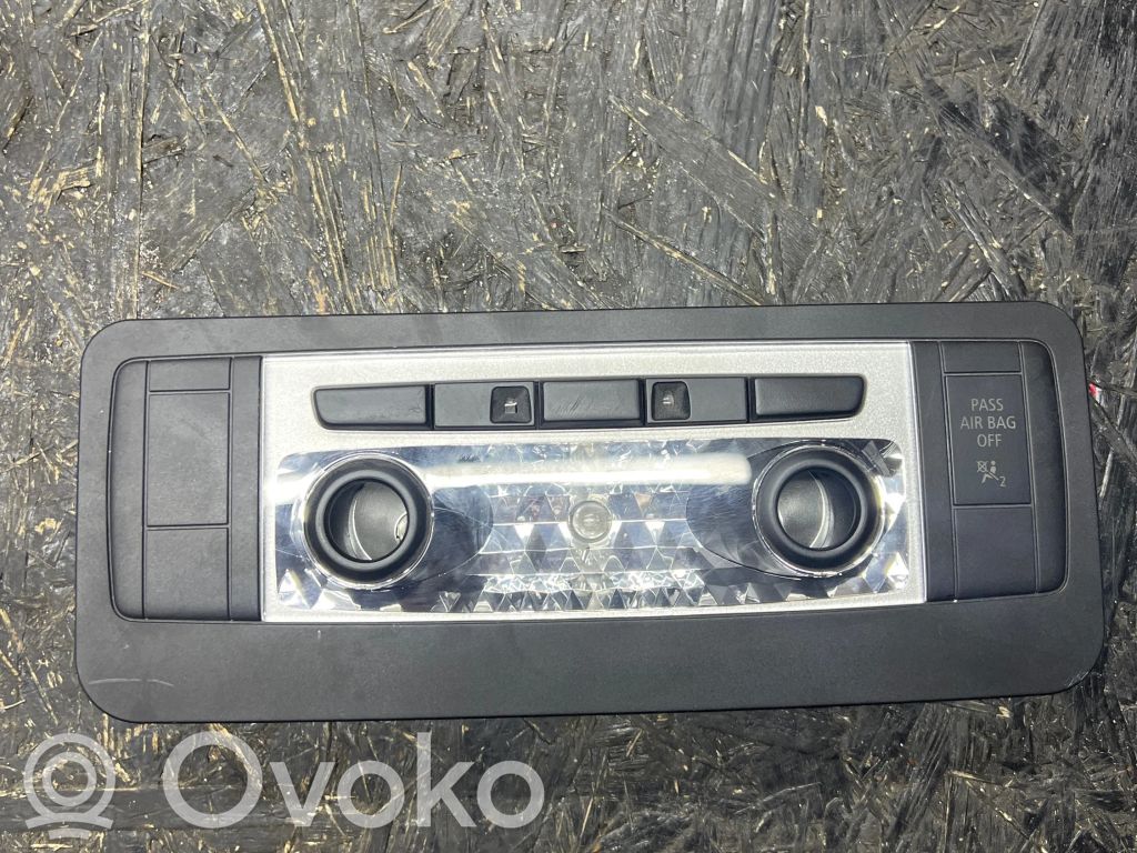 Front seat light   9120849,9225700,1002170100,9210353