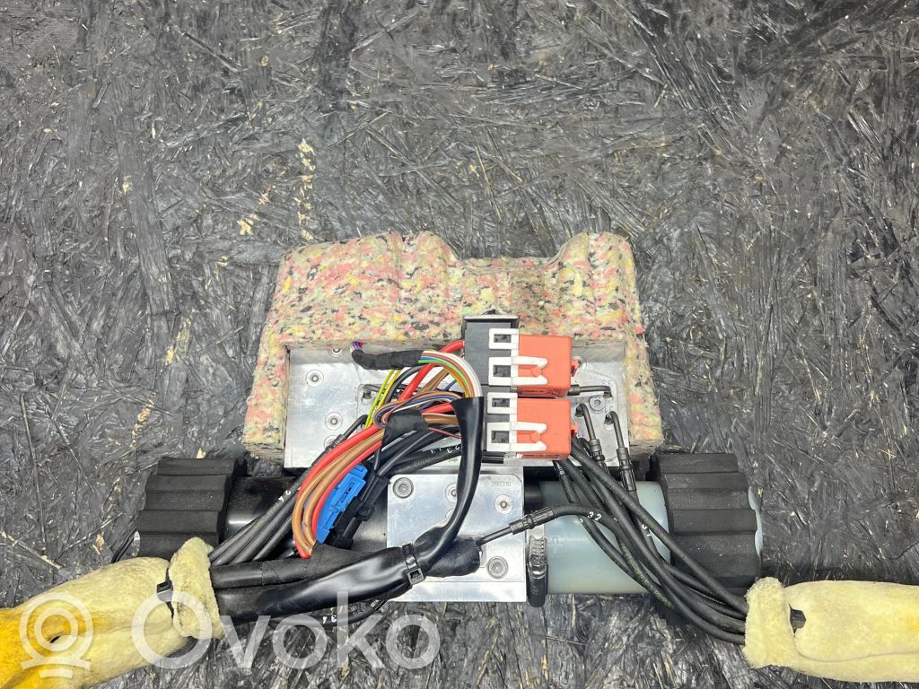 BMW 3 E92 E93 Pagrindinis hidraulinis stogo cilindras 