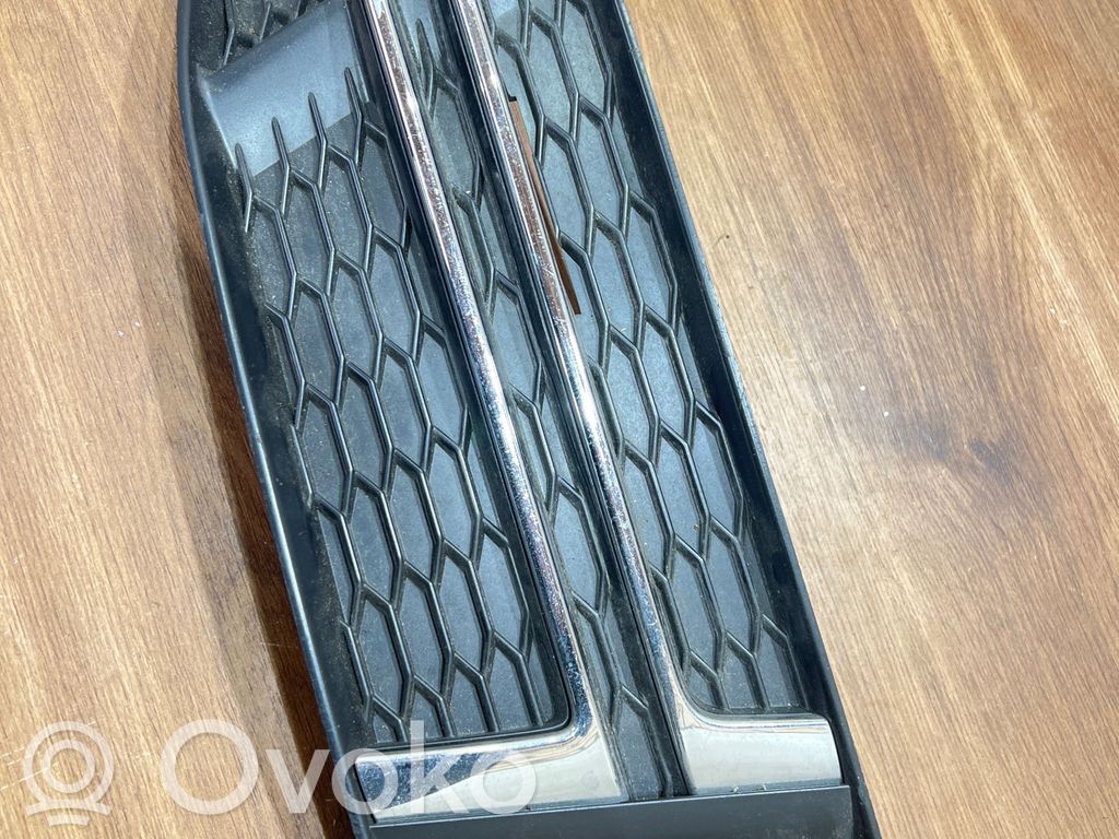 Audi A4 S4 B8 8K Etupuskurin alempi jäähdytinsäleikkö 