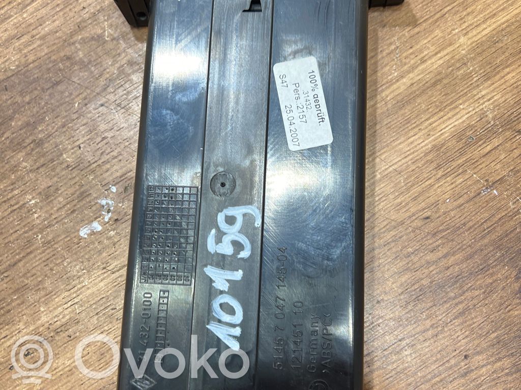 BMW 5 E60 E61 Puodelio laikiklis 