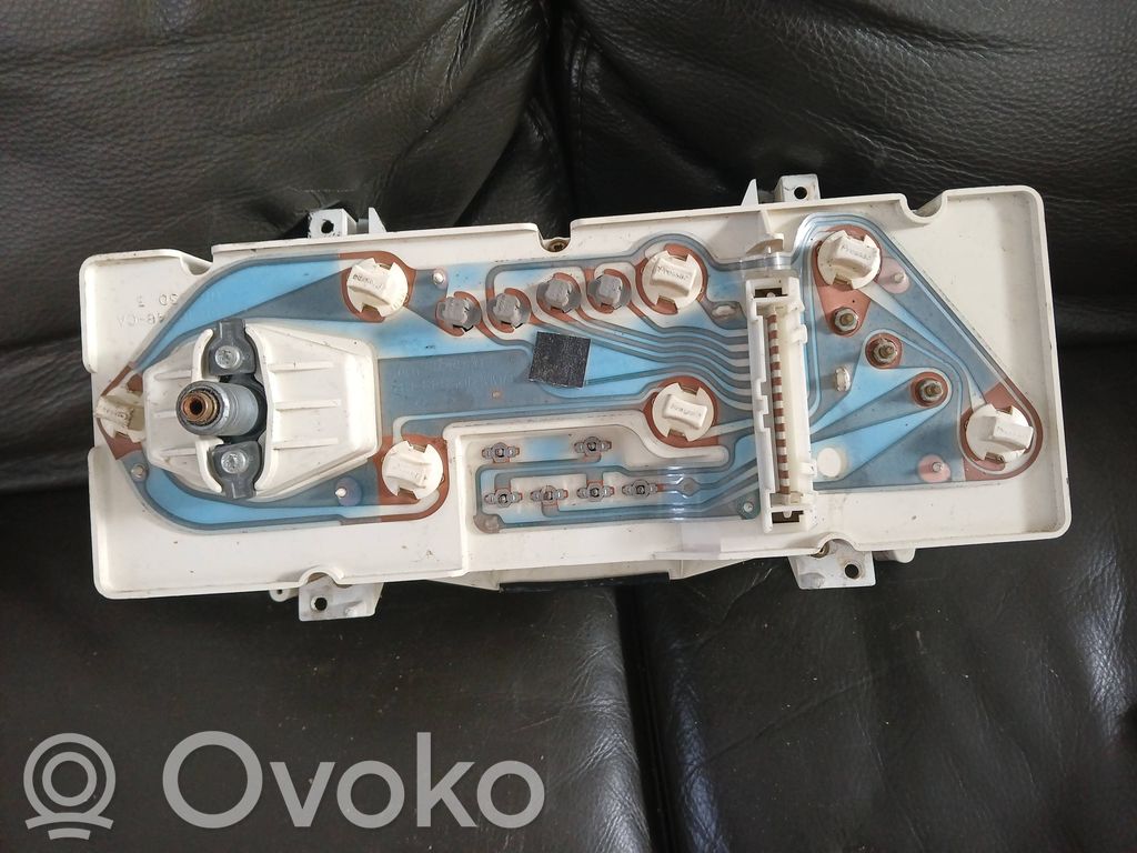 Speedometer (instrument cluster)   87BB10841CA