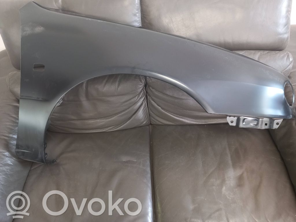 Toyota Corolla E110 Sparnas 
