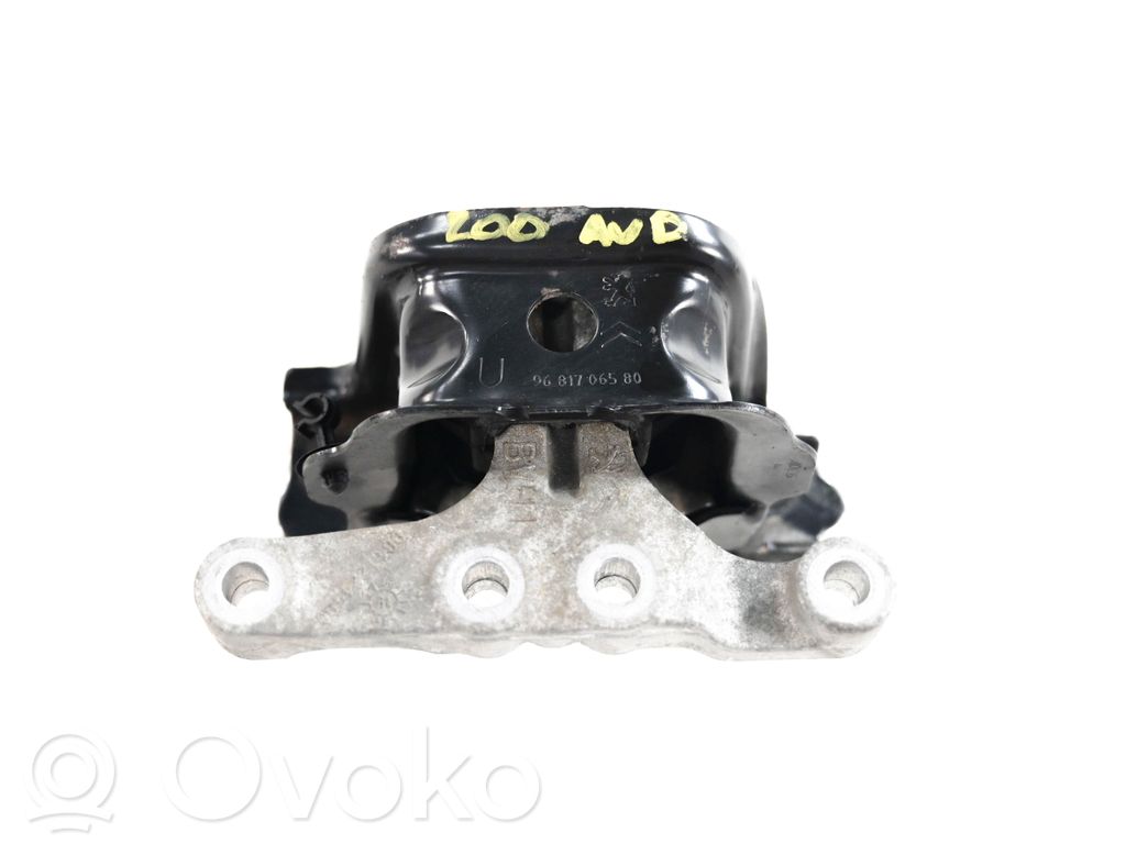 Peugeot 2008 II Engine mount bracket 