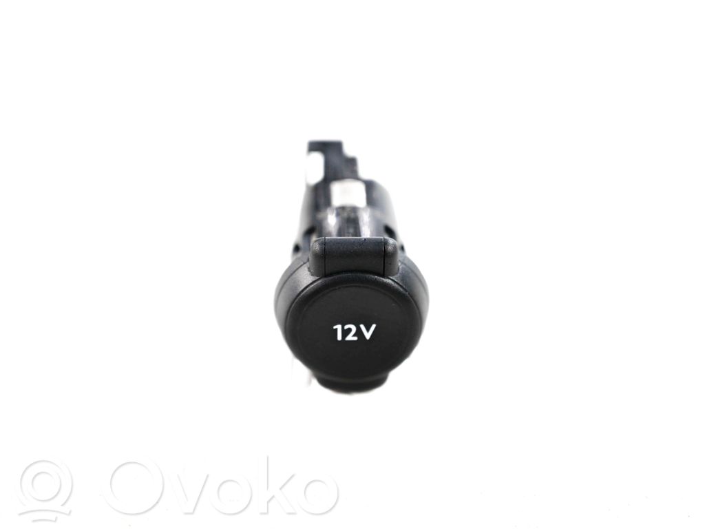 Citroen C3 Gniazdo 12V przednie 