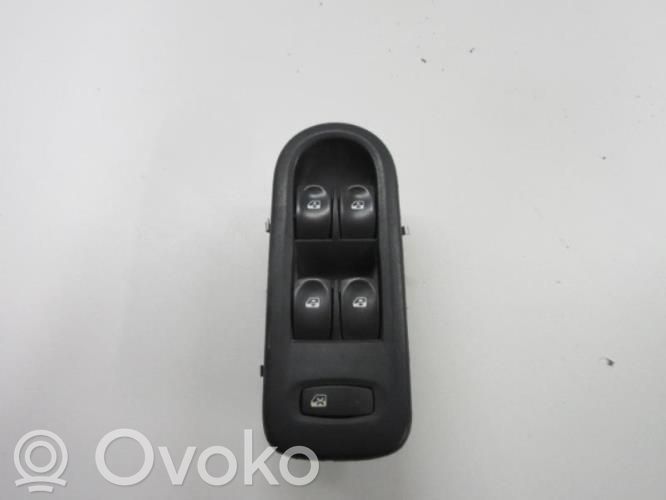Renault Clio III Front door sensor 
