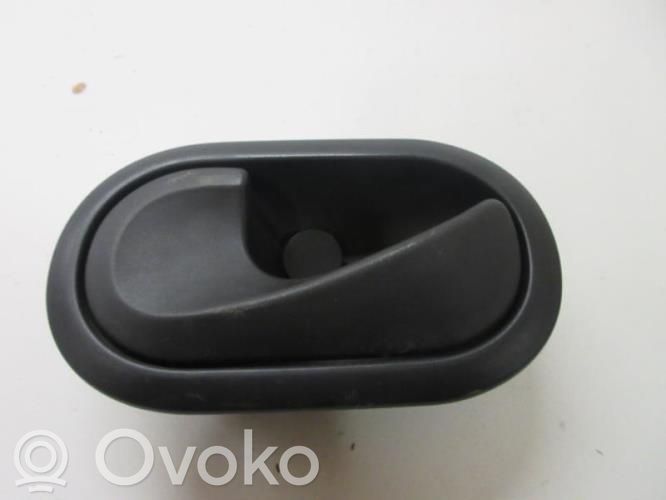 Renault Clio III Manecilla interna puerta delantera 