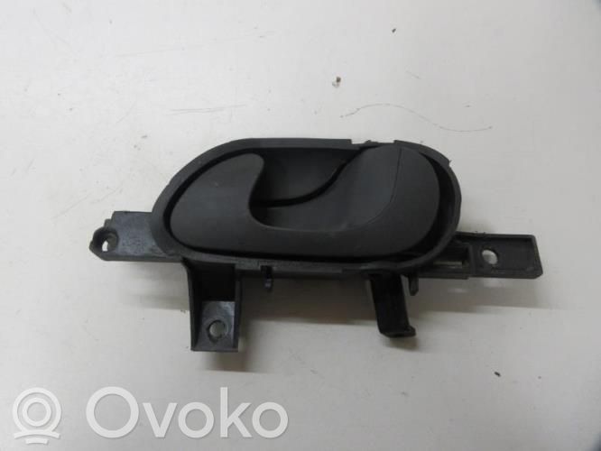 Klamka wewnętrzna drzwi przednich   914484