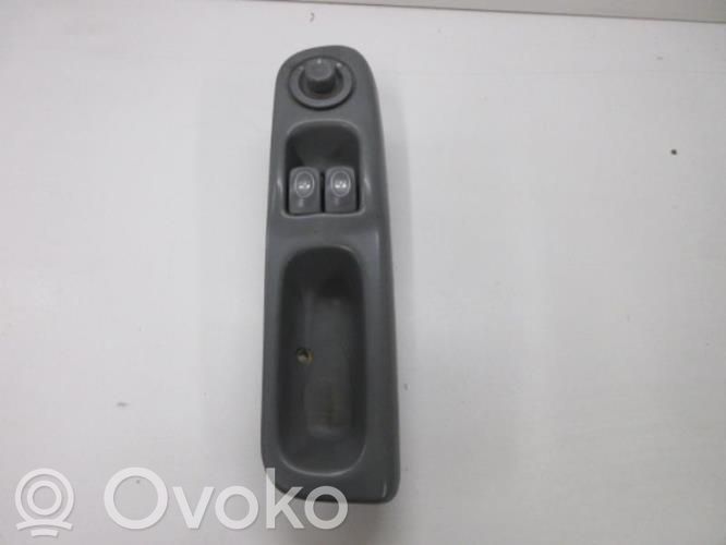 Renault Twingo I Front door sensor 