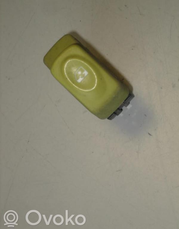 Sensor de la puerta delantera   7700425386