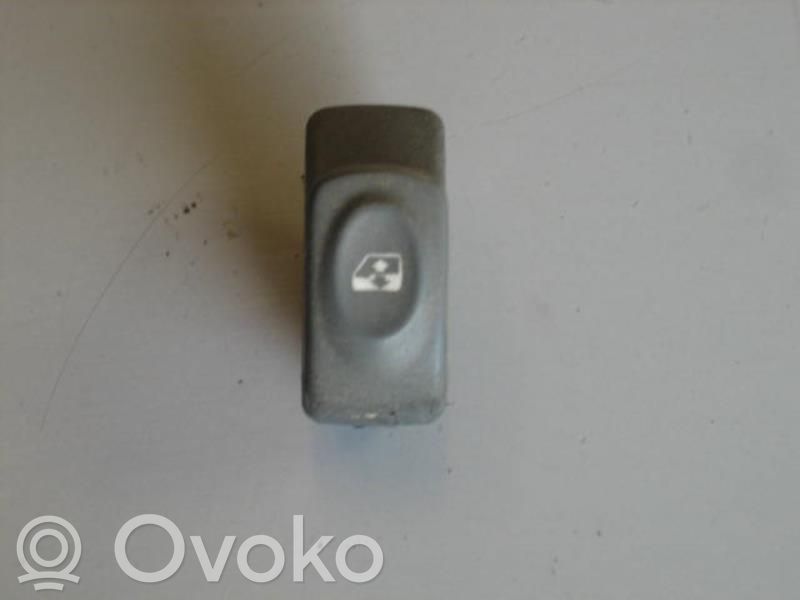 Renault Twingo I Front door sensor 