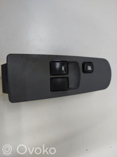 Sensor de la puerta delantera   8608A076