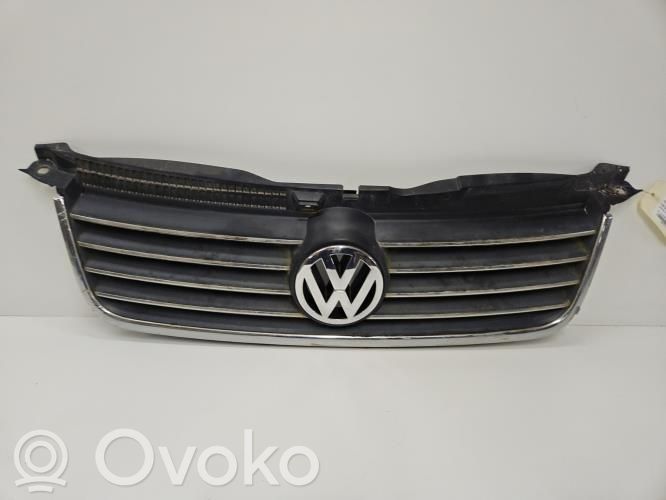 Volkswagen PASSAT B5.5 Atrapa chłodnicy / Grill 