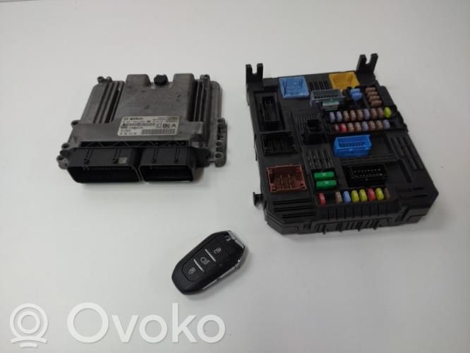 Komputer / Sterownik ECU i komplet kluczy   16180454ZD
