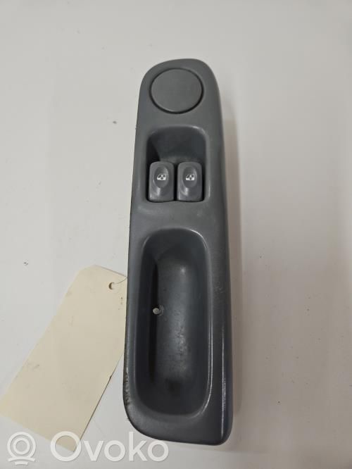 Renault Twingo I Front door sensor 