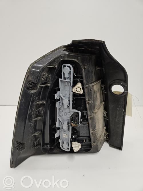 Opel Zafira B Lampa tylna 