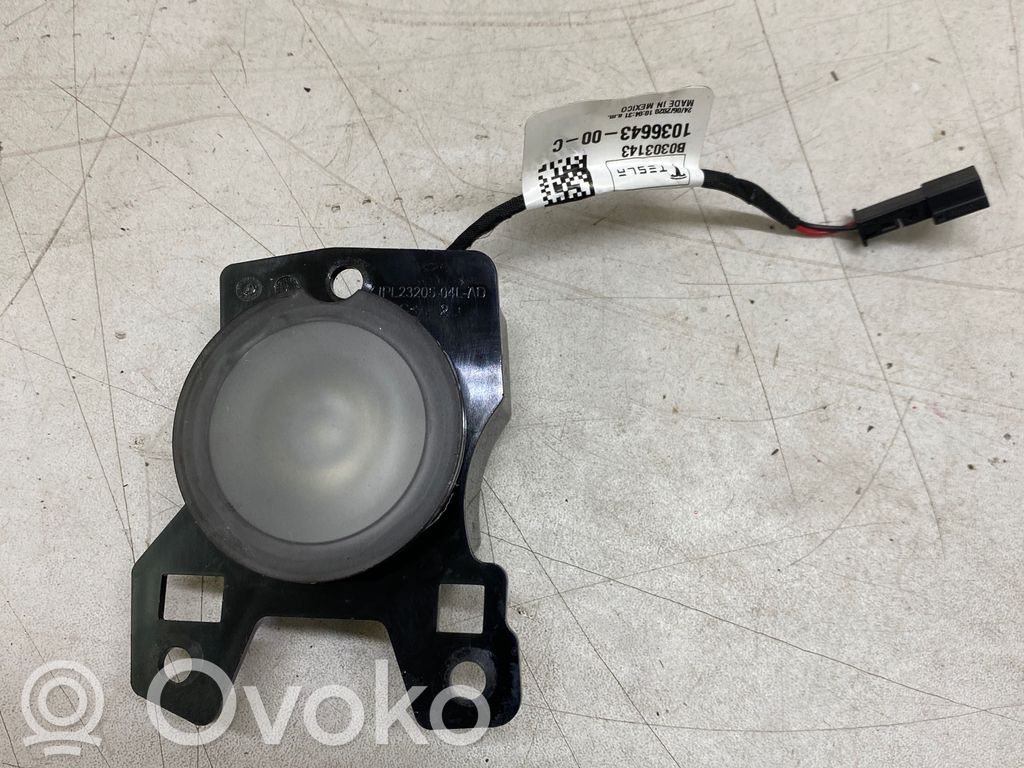 Tesla Model X Luz interna puerta trasera 