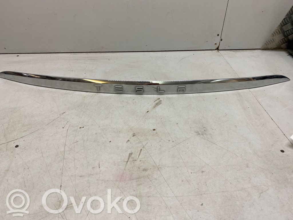 Tesla Model X Tailgate trim 